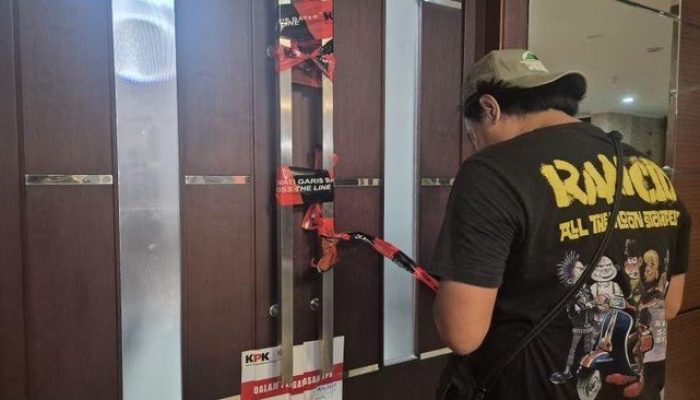 KPK Gelar OTT di Bekasi: 10 Orang Diamankan, Ruang Kerja Bupati Disegel