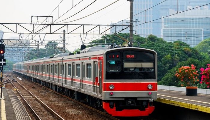 Banjir Rendam Rel Kampung Bandan, KAI Commuter Berlakukan Rekayasa Perjalanan