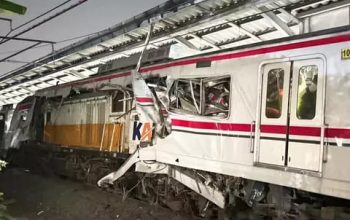 Dua Kereta Bertabrakan di Stasiun Bekasi Timur, Perjalanan Jalur Bekasi-Cikarang Lumpuh Total