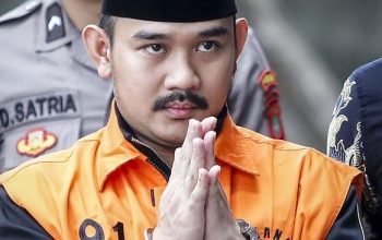Sidang Perdana Kasus Korupsi Bupati Bekasi Nonaktif: Ade Kuswara dan HM Kunang Hadapi Ancaman 20 Tahun Penjara
